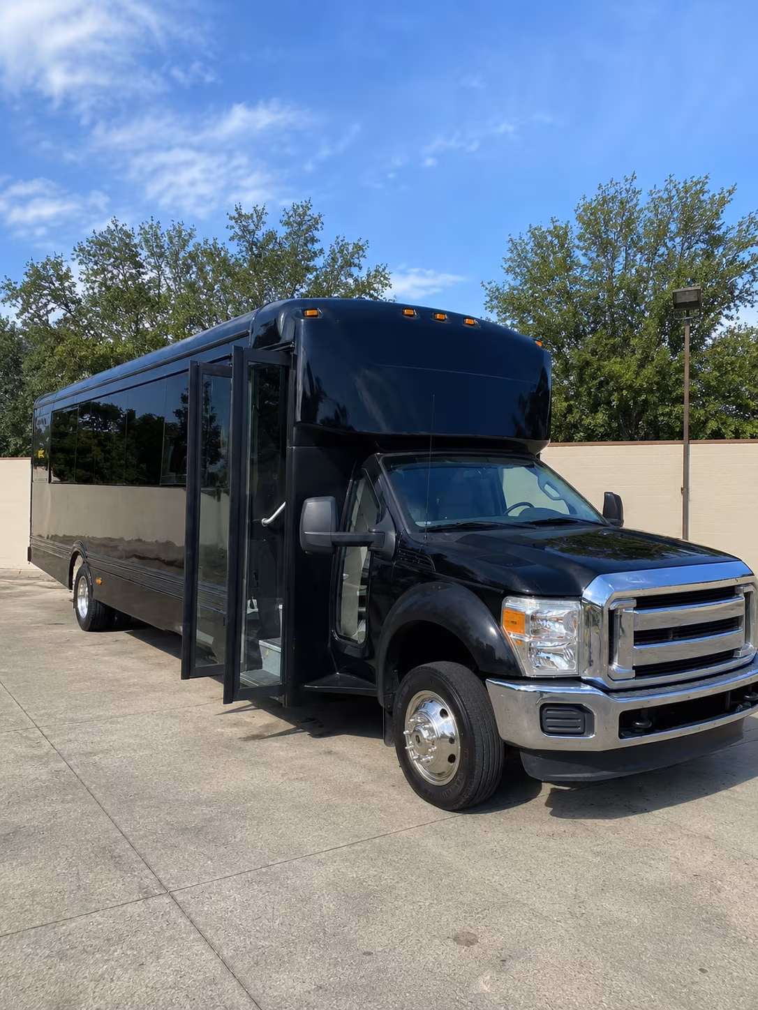 midland 20 passenger party bus