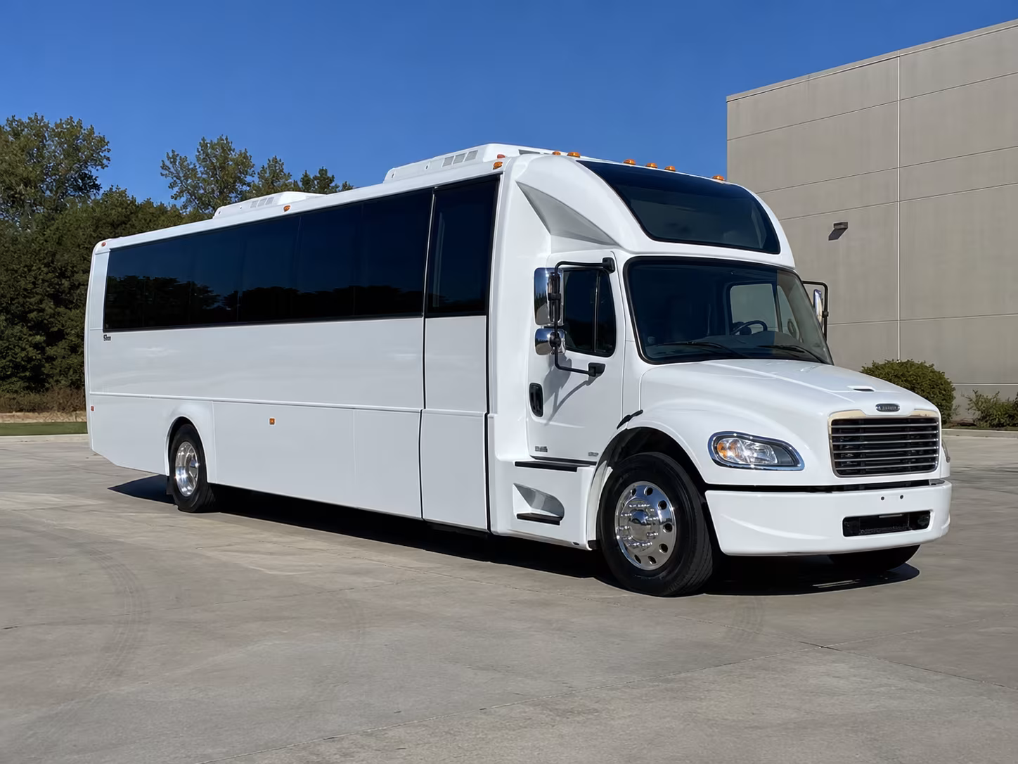 midland 28 passenger party bus